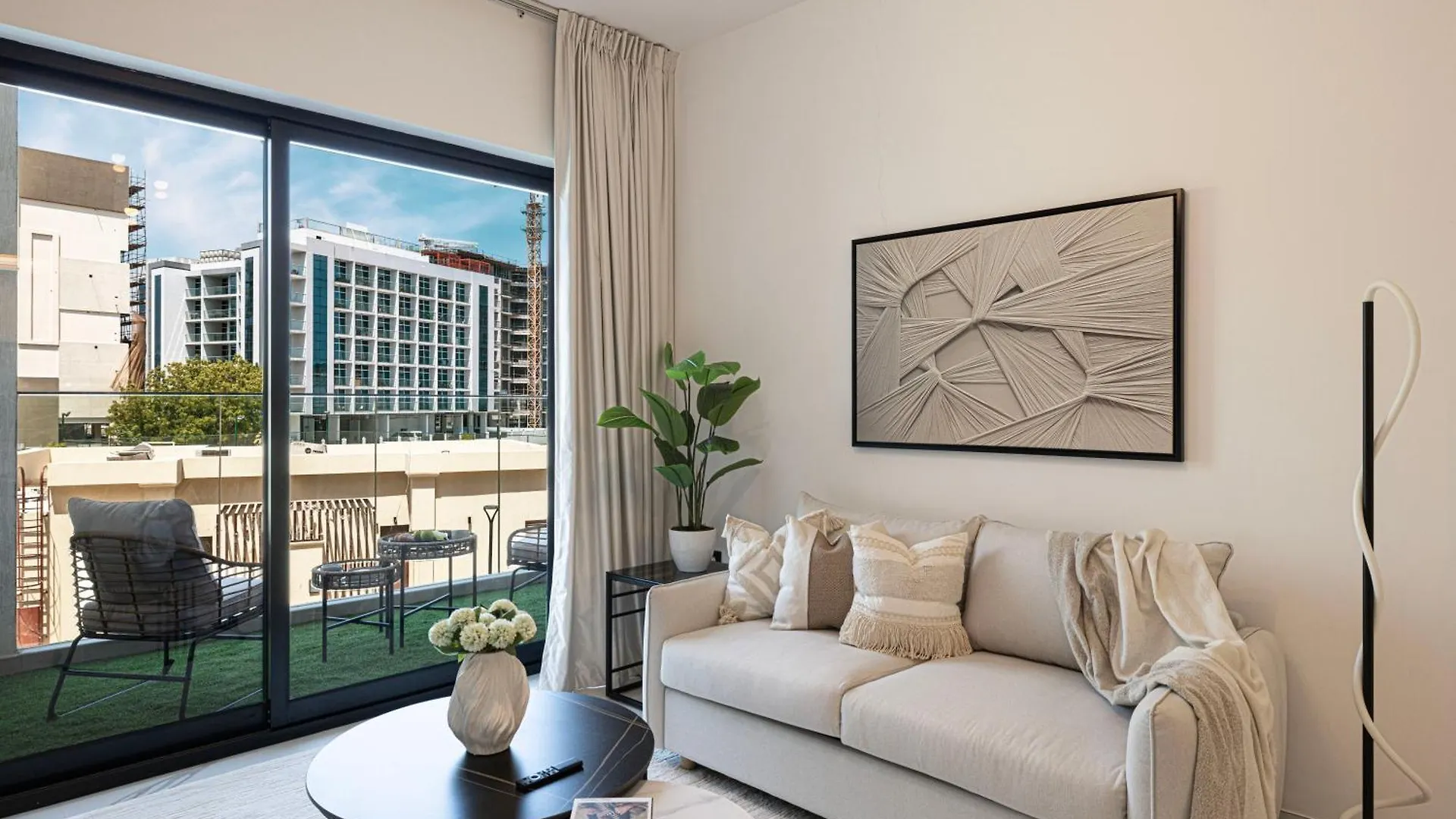 New Serene 1Br With Pool & Sauna Dubai